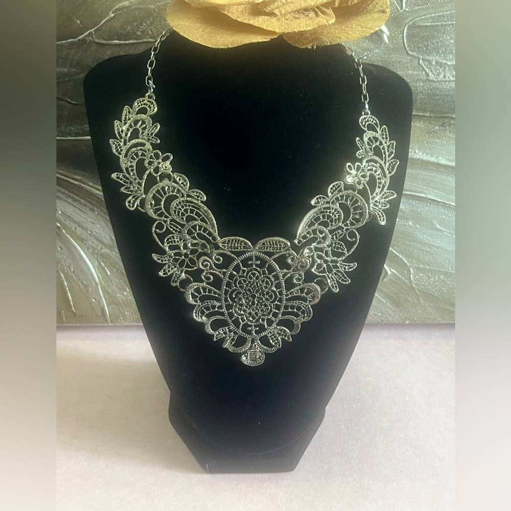 Vintage Intricate Chantilly Silver‎ Bib Statement Adjustable Clasp Necklace~New